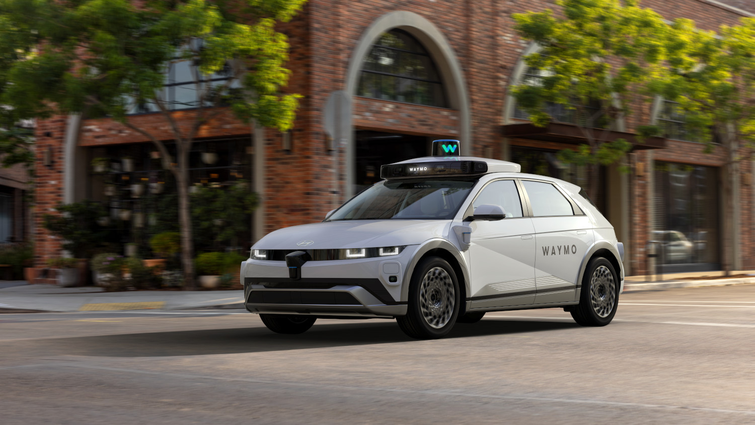 Robotaxis : Waymo lève 16 milliards de dollars pour son expansion internationale